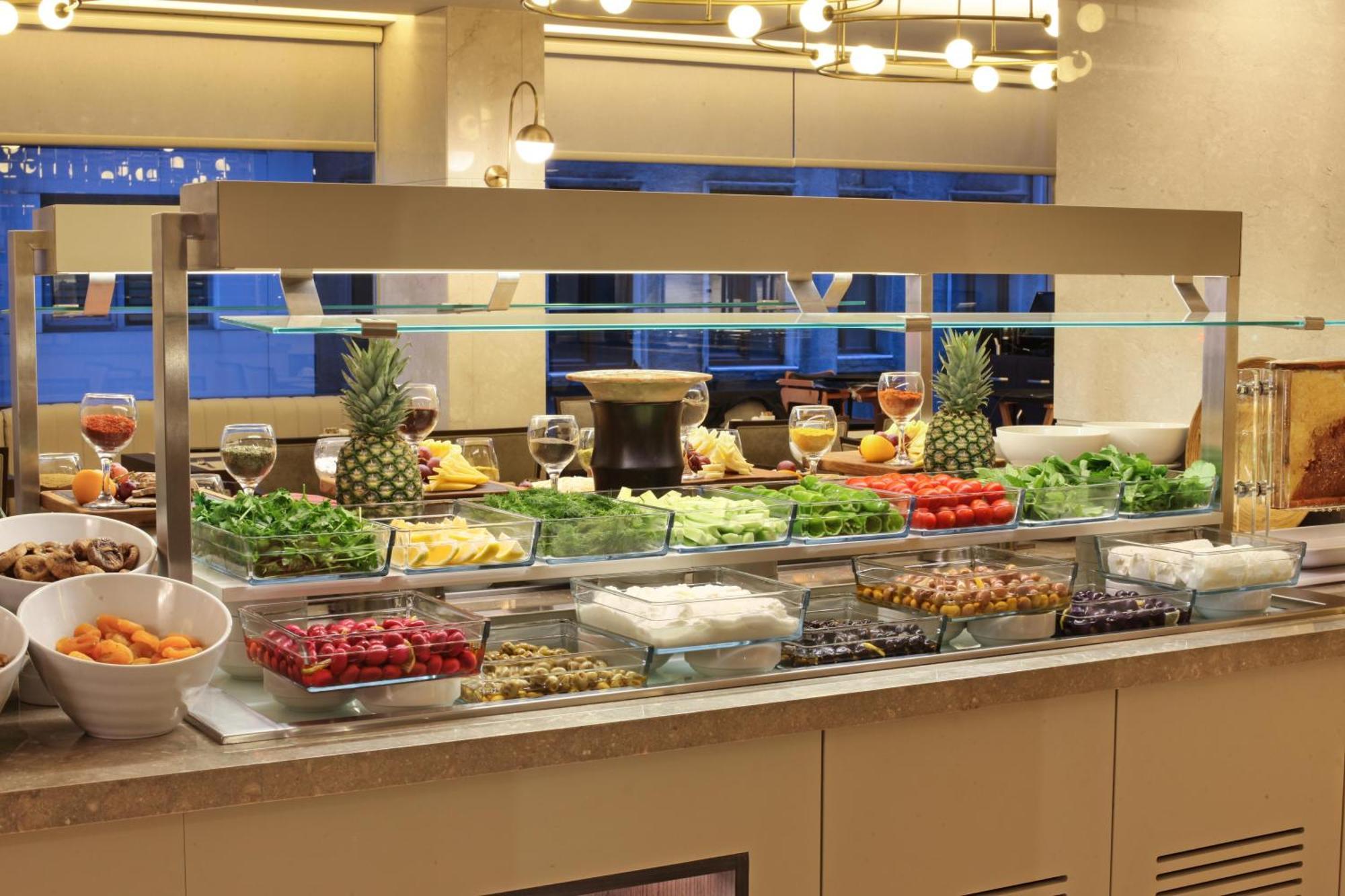 Bentley Hotel Bosphorus - Special Class Provincia di Provincia di Istanbul Esterno foto A salad bar