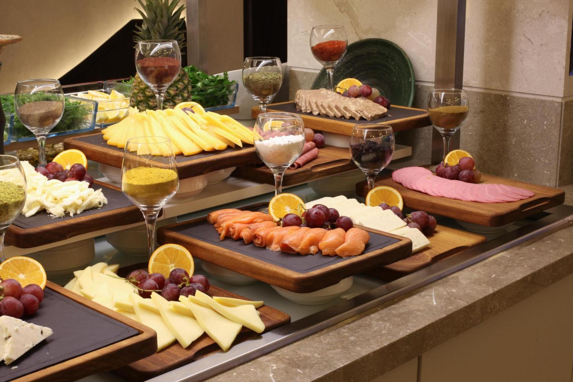 Bentley Hotel Bosphorus - Special Class Provincia di Provincia di Istanbul Esterno foto A cheese platter
