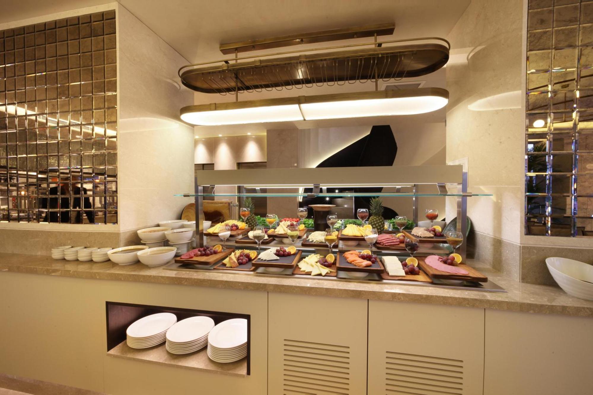 Bentley Hotel Bosphorus - Special Class Provincia di Provincia di Istanbul Esterno foto A buffet at a hotel