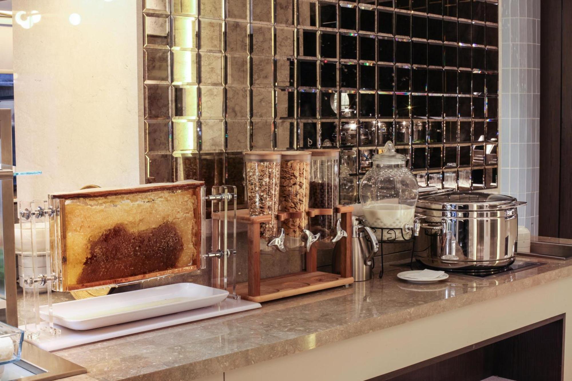 Bentley Hotel Bosphorus - Special Class Provincia di Provincia di Istanbul Esterno foto A coffee station at a hotel